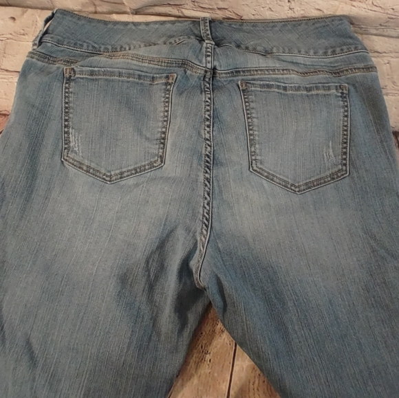 Torrid Premium Jegging Busted Knees Jeans 18 - Picture 12 of 15